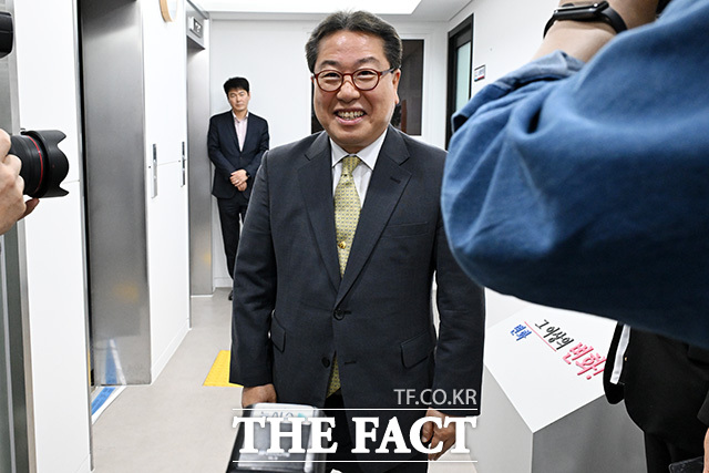 '후보 추가 접수' 경기도지사 후보 면접 참석한 이성배 전 MBC 아나운서(왼쪽)와 조광한 국민의힘 최고위원.