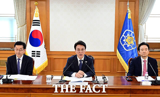 김민석 국무총리가 17일 오전 서울 종로구 정부서울청사에서 열린 마약류 대응 관계장관회의에 참석해 모두발언을 하고 있다. /임영무 기자