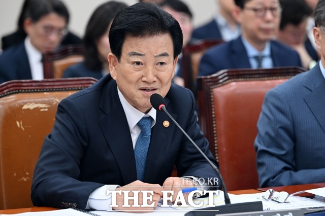 통일부는 17일 정동영 장관이 한미 정보 공유 사안인 북한 평안북도 구성시 핵시설을 공개적으로 언급하자 미국 측의 항의와 정보 공유 제한 조치가 있었다는 보도에 대해 미국 측의 문의가 있었고 충분히 설명했으며 미국 측도 이해한 것으로 알고 있다고 밝혔다. /남용희 기자