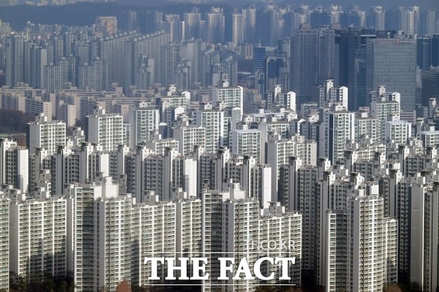 전국 아파트 매매가격이 하락세를 이어가는 가운데 전세가격은 오름세를 나타냈다. /남윤호 기자