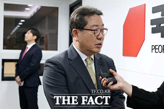 '후보 추가 접수' 경기도지사 후보 면접 참석한 이성배 전 MBC 아나운서(왼쪽)와 조광한 국민의힘 최고위원.