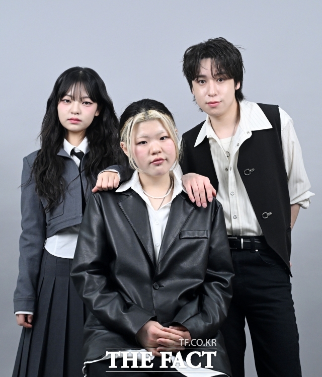 SBS 오디션 프로그램 ‘우리들의 발라드’ 톱6 송지우 이예지 이지훈(왼쪽부터)이 최근 서울 마포구 상암동 <더팩트> 사옥에서 취재진과 만나 다양한 이야기를 나눴다. /서예원 기자