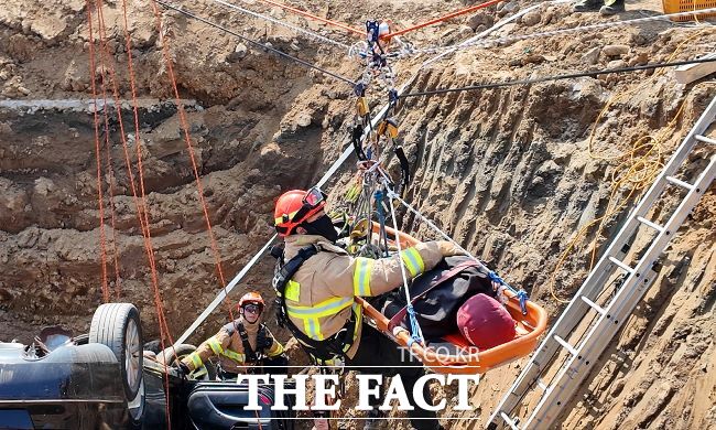 싱크홀 대응 훈련 장면. /경기119특수대응단