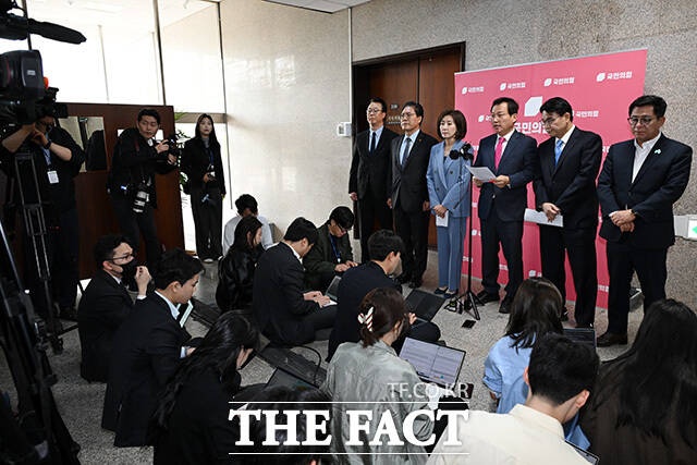 발언하는 김형동 국민의힘 국조특위 야당 간사(가운데).