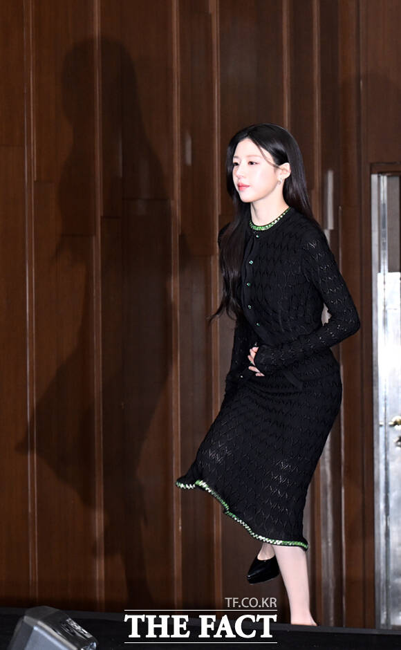 배우 고윤정이 17일 서울 마포구 상암동 스탠포드호텔에서 열린 JTBC 새 토일드라마 '모두가 자신의 무가치함과 싸우고 있다' 제작발표회에 참석하고 있다. /이새롬 기자