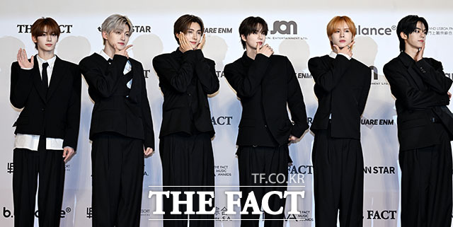 그룹 TWS가 오는 8월 14~16일에 열리는 '서머소닉 2026'에 출연해 전 세계 팬들과 만난다. 사진은 지난해 9월 '마카오 아웃도어 퍼포먼스 베뉴'에서 '2025 더팩트 뮤직 어워즈' 레드카펫에 선 한진 지훈 영재 신유 경민 도훈(왼쪽부터)의 모습. /이효균 기자