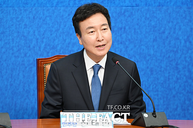 '1차 인재 영입' 인사말 하는 전태진 변호사.