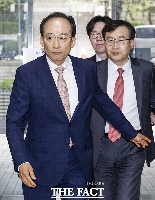 이날 추경호 전 원내대표 재판에 증인으로 채택된 김용태 국민의힘 의원이 재판정으로 향하고 있다.