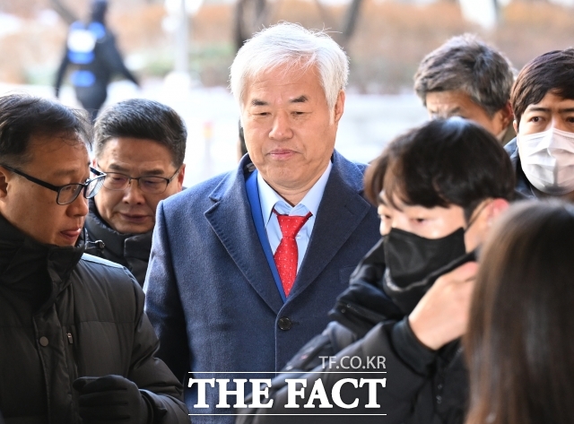 서울서부지법 형사1단독 박지원 부장판사는 27일 오전 특수건조물침입과 특수공무집행방해 교사 등 혐의로 기소된 전광훈 목사의 2차 공판을 열었다. /이새롬 기자