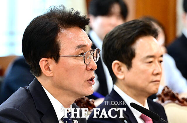 김민석 국무총리가 17일 오전 서울 종로구 정부서울청사에서 열린 마약류 대응 관계장관회의에 참석해 모두발언을 하고 있다. /임영무 기자