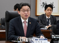  이억원, 중동사태에 철강업계 회동…80조원 금융지원 프로그램 가동