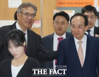  밝은 표정으로 인사 나누는 정진석-추경호 [포토]