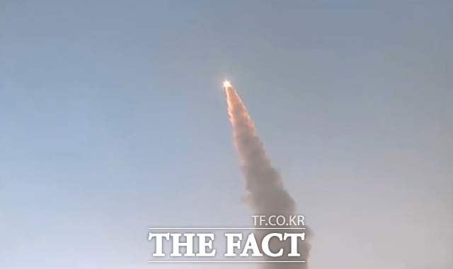 합동참모본부에 따르면 북한은 19일 탄도미사일을 발사했다. 사진은 2024년 11월 1일 북한이 신형 대륙간탄도미사일 '화성포-19'형 시험발사를 진행했던 모습. /뉴시스·조선중앙TV 갈무리