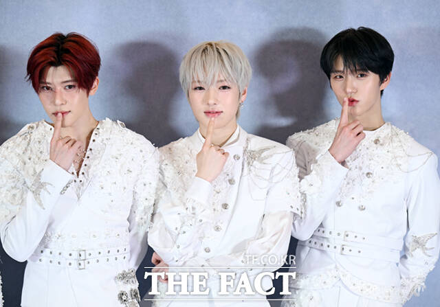 엔시티 위시(NCT WISH) 료, 리쿠, 유우시, 시온, 사쿠야, 재희(왼쪽부터)가 19일 오후 서울 송파구 올림픽공원 KSPO DOME에서 열린 서울 앙코르 공연 및 정규 1집 발매 기념 기자간담회에 참석해 포즈를 취하고 있다. /이새롬 기자