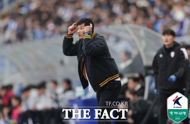 2경기 연속 무득점의 수렁에서 벗어난 이정효 감독의 수원삼성은 오는 25일 7연승을 달리고 있는 부산 아이파크와 홈 맞대결을 펼쳐 진정한 용병술을 평가받게 된다./K리그