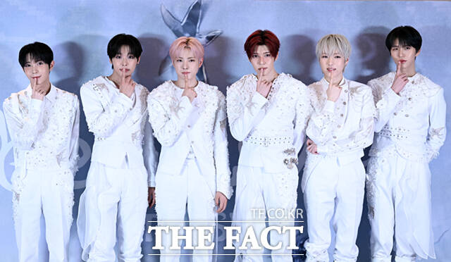 엔시티 위시(NCT WISH) 료, 리쿠, 유우시, 시온, 사쿠야, 재희(왼쪽부터)가 19일 오후 서울 송파구 올림픽공원 KSPO DOME에서 열린 서울 앙코르 공연 및 정규 1집 발매 기념 기자간담회에 참석해 포즈를 취하고 있다. /이새롬 기자