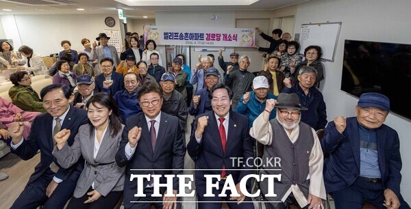 대전시 대덕구는 어르신들의 여가와 소통 공간 조성을 위해 17일 엘리프송촌아파트 경로당을 개소하고 본격적인 운영에 들어갔다. /대덕구