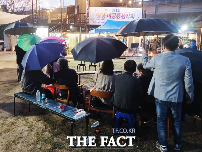 17일 제1회 영(영주시)·봉(봉화군) 이몽룡 음악회가 봄비 속 성황리에 열렸다. /독자 제공
