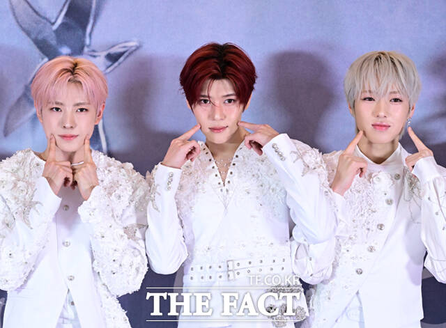 엔시티 위시(NCT WISH) 료, 리쿠, 유우시, 시온, 사쿠야, 재희(왼쪽부터)가 19일 오후 서울 송파구 올림픽공원 KSPO DOME에서 열린 서울 앙코르 공연 및 정규 1집 발매 기념 기자간담회에 참석해 포즈를 취하고 있다. /이새롬 기자