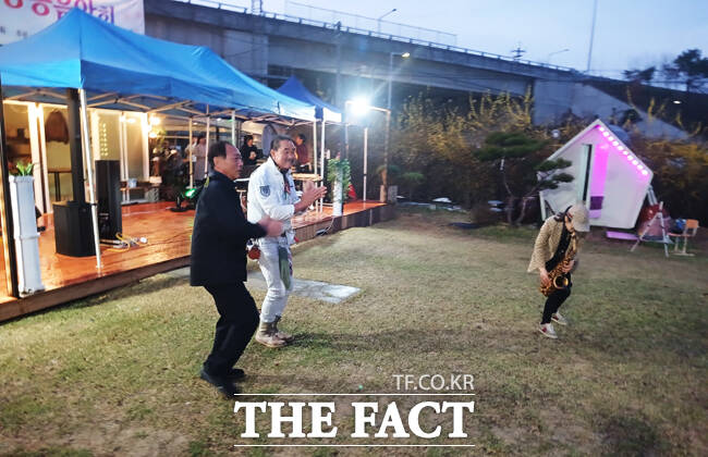 17일 제1회 영(영주시)·봉(봉화군) 이몽룡 음악회가 봄비 속 성황리에 열렸다. /독자 제공