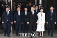  이 대통령 환송하며 웃음꽃 핀 與지도부 [포토]