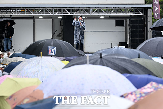 이준석 개혁신당 대표가 ‘거주시설 장애인 권리 선포 대회’에 참석해 발언을 하고 있다.