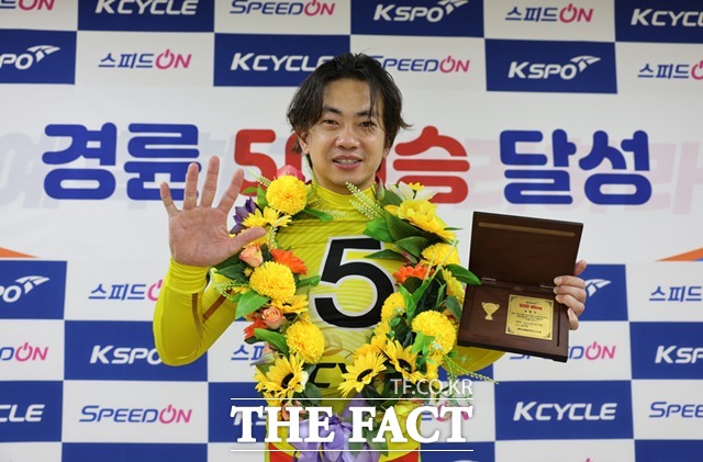 지난해 최단기 500승 달성 기념 행사에서의 정종진./국민체육진흥공단