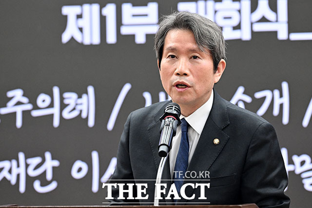 사진은 지난 2월 12일 오전 서울 여의도 국회 의원회관에서 열린 '제10회 민주주의자 김근태 시상식'에서 인사말을 하고 있는 이인영 의원. /남용희 기자