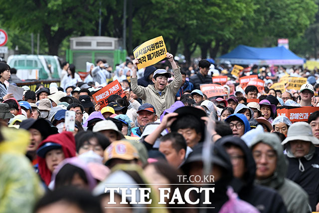 이준석 개혁신당 대표가 ‘거주시설 장애인 권리 선포 대회’에 참석해 발언을 하고 있다.