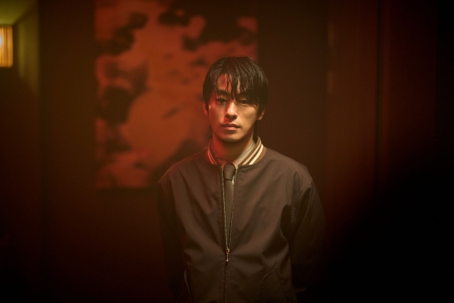 구교환은 '군체'에서 감염 사태를 만든 생물학 박사 서영철로 변신한다. /㈜쇼박스