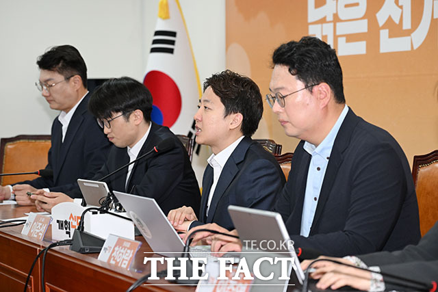 이준석 개혁신당 대표가 20일 오전 서울 여의도 국회에서 열린 개혁신당 최고위원회의에 참석해 모두발언을 하고 있다. /국회=서예원 기자