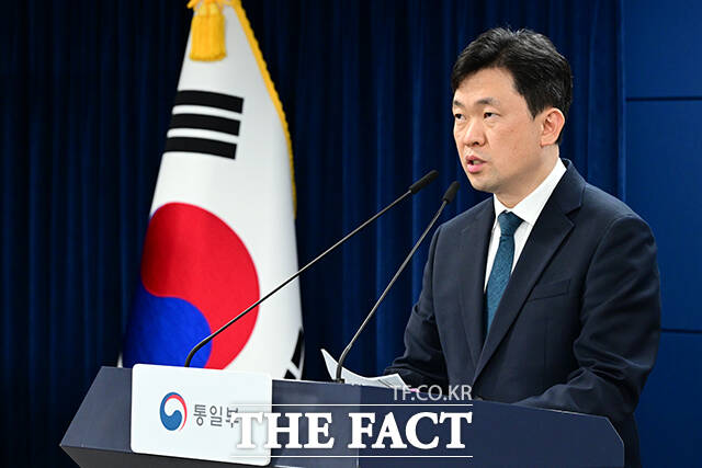 윤민호 통일부 대변인이 20일 오전 서울 종로구 정부서울청사에서 현안 관련 정례브리핑을 하고 있다. /임영무 기자