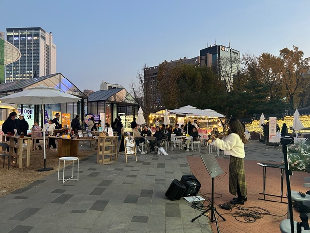 서울시가 서울거리공연 '구석구석라이브' 공연 등을 통해 미식·공연·체험이 어우러진 콘텐츠를 제공한다. /서울시