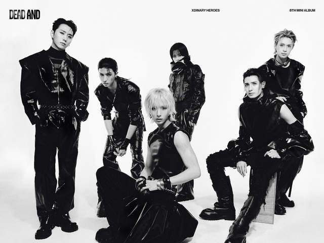 자칫 과할 수 있는 다채로운 장르의 혼합 속에서도 이들이 길을 잃지 않는 이유는 재치와 진지함을 자유자재로 넘나드는 엑스디너리 히어로즈만의 확고한 코어가 앨범 전체의 아귀를 완벽하게 맞춰내기 때문이다. /JYP엔터