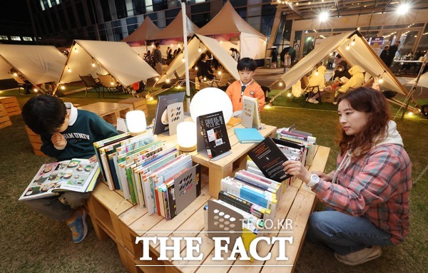지난 17일과 18일 이틀간 진행된 2026 달빛 야외도서관 행사 모습. /대전시 동구