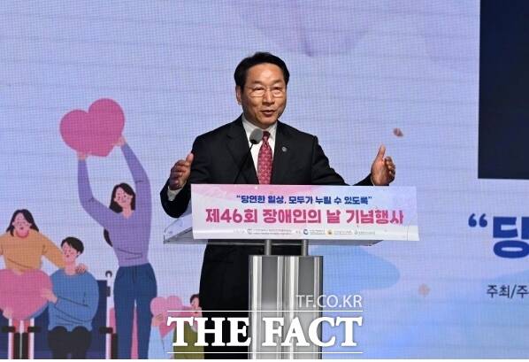 유정복 인천시장이 20일 송도컨벤시아에서 열린 제46회 장애인의 날 기념식에서 기념사를 하고 있다. /인천시