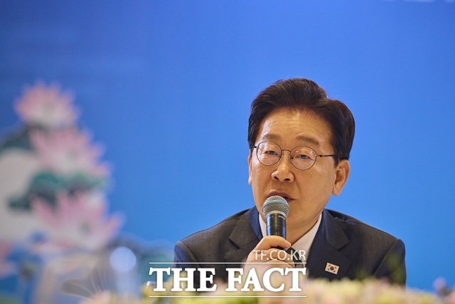 이재명 대통령은 20일 여야 합의로 인사청문경과보고서가 채택된 신현송 한국은행 총재에 대한 임명안을 재가했다. 이 대통령이 19일(현지시간) 인도 뉴델리 시내의 한 호텔에서 열린 동포 만찬간담회에서 발언하고 있다. /청와대