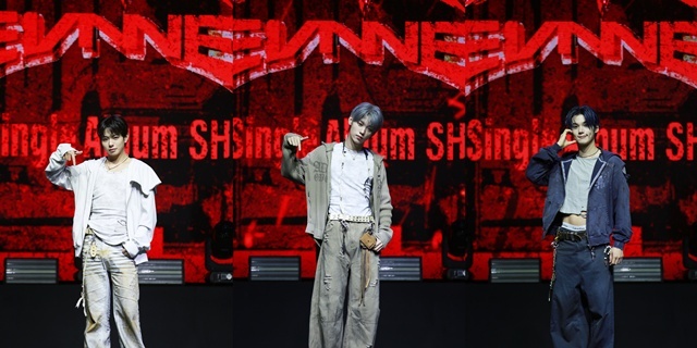 보이즈 플래닛 파생 그룹 이븐이 소속사와 재계약을 체결하며 5인조 정식 그룹으로 돌아왔다. 사진은 이븐의 멤버 케이타 이정현 박한빈(왼쪽부터). /젤리피쉬엔터테인먼트