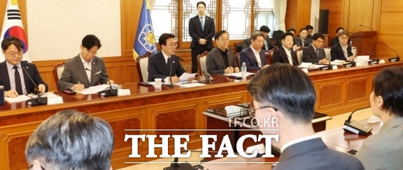 김민석 국무총리가 20일 오전 서울 종로구 정부서울청사에서 열린 새만금 전북 대혁신TF 2차 회의에서 발언하고 있다. /뉴시스