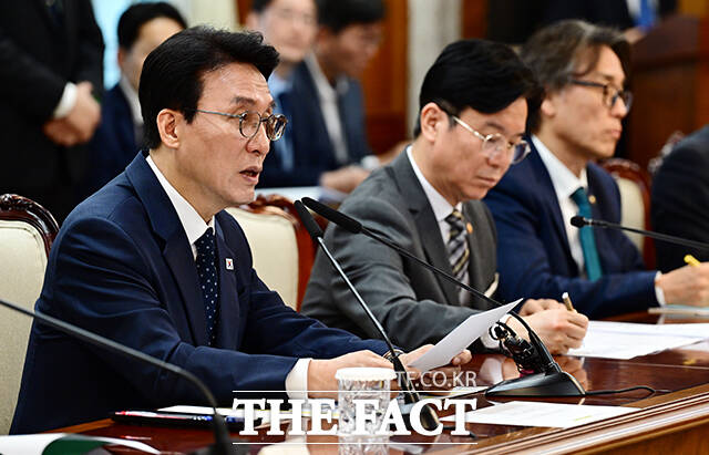 김민석 국무총리가 20일 오전 서울 종로구 정부서울청사에서 열린 비상경제본부회의에 참석해 모두발언을 하고 있다. /임영무 기자