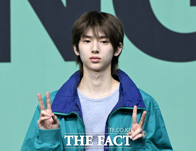 코르티스 마틴, 주훈, 건호, 성현, 제임스(왼쪽부터)가 20일 오후 서울 광진구 예스24 라이브홀에서 열린 미니2집 '그린그린(GREENGREEN)' 타이틀곡 '레드레드(REDRED)' 발표 기념 미디어 쇼케이스에 참석해 포즈를 취하고 있다. /이새롬 기자