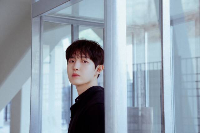 김재환이 22일 발매하는 신곡 '지금 데리러 갈게'는 록 발라드 장르다. 김재환은 '지금 데리러 갈게'를 시작으로 음악 기반을 록 음악에 둘 계획이다./웨이크원