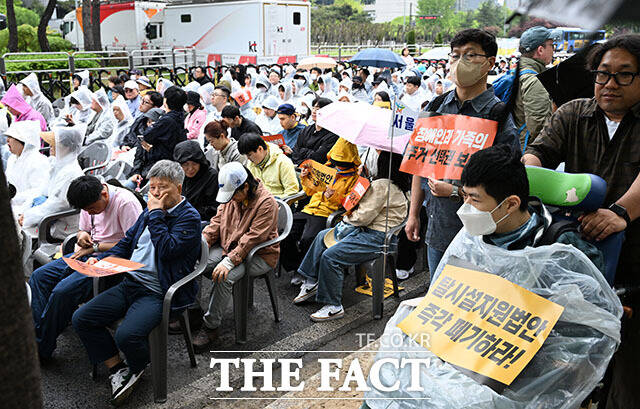 이준석 개혁신당 대표가 ‘거주시설 장애인 권리 선포 대회’에 참석해 발언을 하고 있다.