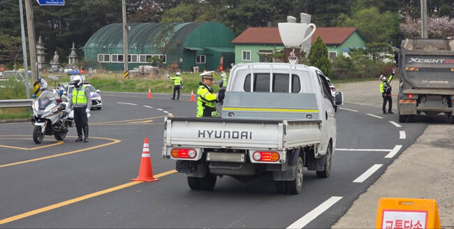 경북도경찰청이 20일부터 5월 31일까지 약 6주간 '안전띠·안전모 미착용 집중 단속'을 실시한다. / 경북도경찰청
