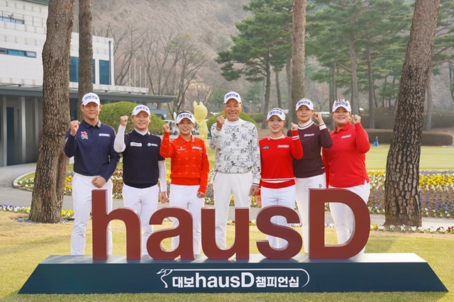 최등규 대보그룹 회장이 5년 연속 아시아에서 가장 영향력 있는 골프인물 순위에 올랐다. 사진은 최등규 회장과 대보골프단 선수들(왼쪽부터 김범수, 최민철, 양효진, 최등규 회장, 서어진, 황민정, 송은아). /대보그룹