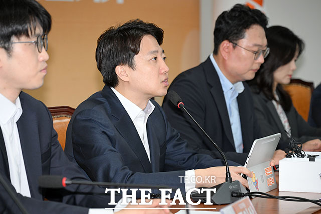 이준석 개혁신당 대표가 20일 오전 서울 여의도 국회에서 열린 개혁신당 최고위원회의에 참석해 모두발언을 하고 있다. /국회=서예원 기자