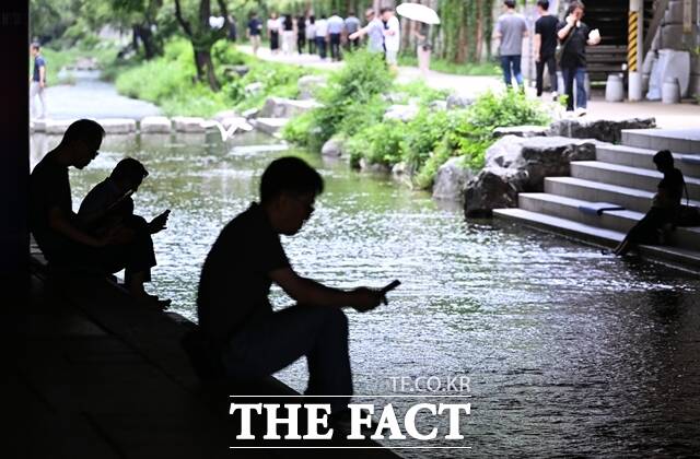 20일 경총 보고서에 따르면 세대를 거듭할수록 '쉬었음 청년'이 늘어나고, 첫 취업까지 걸리는 시간도 길어지고 있다. 사진은 기사 내용과 무관. /더팩트 DB