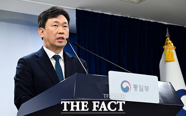 윤민호 통일부 대변인이 20일 오전 서울 종로구 정부서울청사에서 현안 관련 정례브리핑을 하고 있다. /임영무 기자