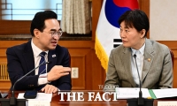  대화 나누는 박홍근 장관과 송미령 장관 [포토]