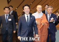  봉축대법회 참석하는 김민석 국무총리 [포토]